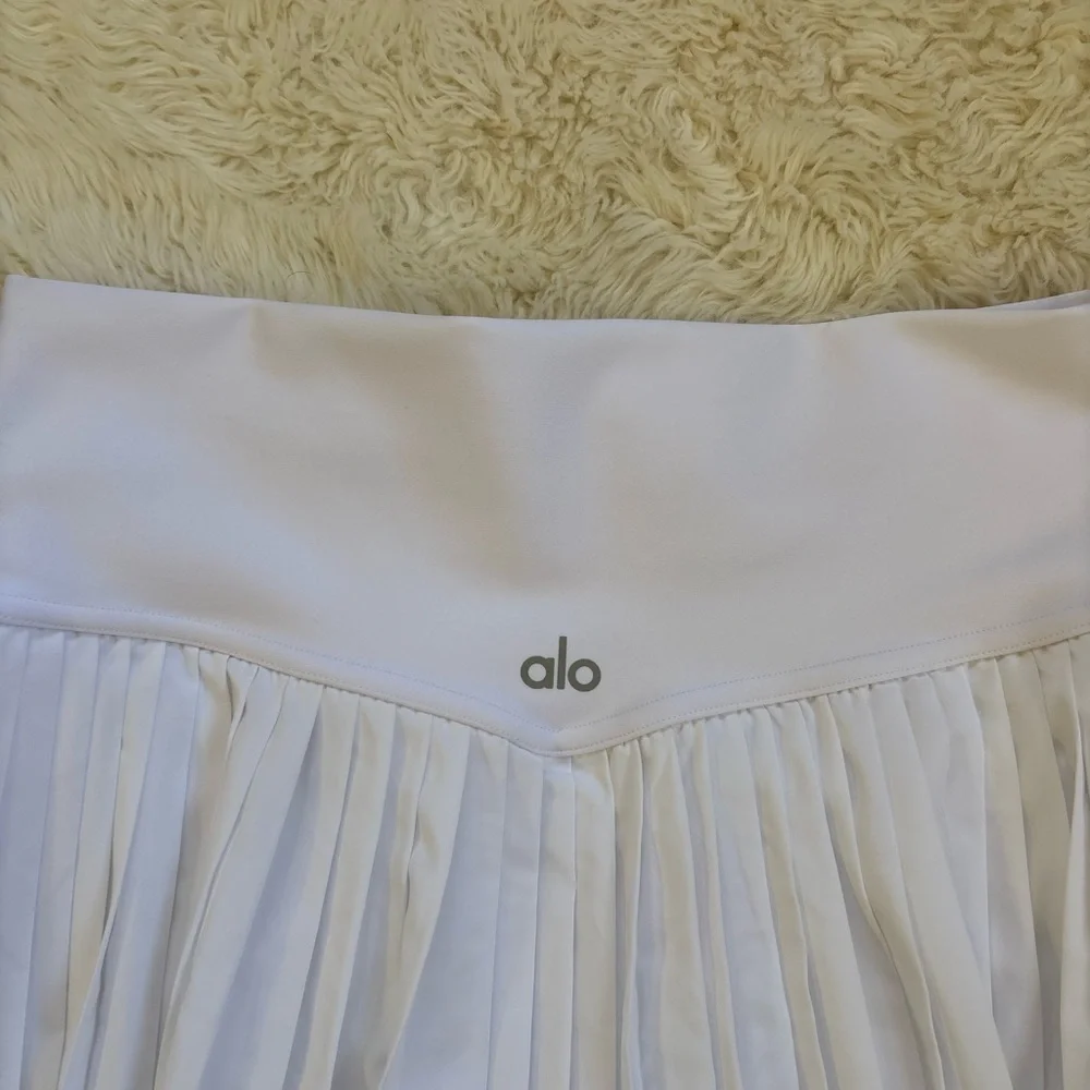 ALO Yoga White A-Line Pleated Skort